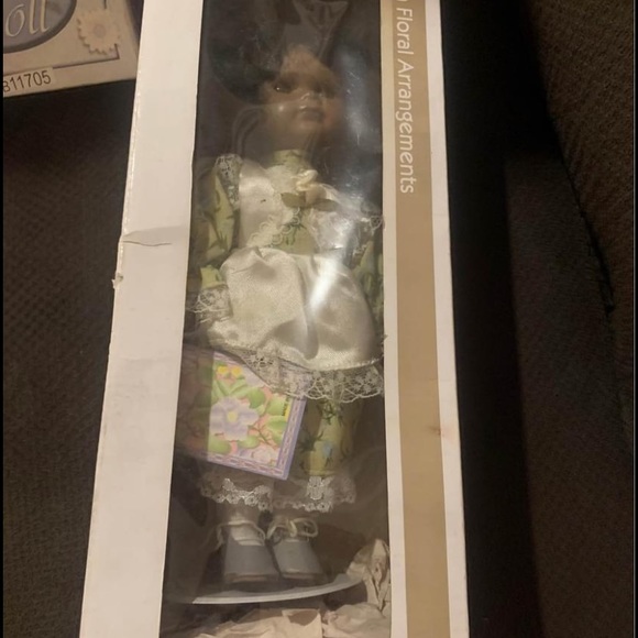 Porcelain Doll Beautiful!! - Picture 1 of 1